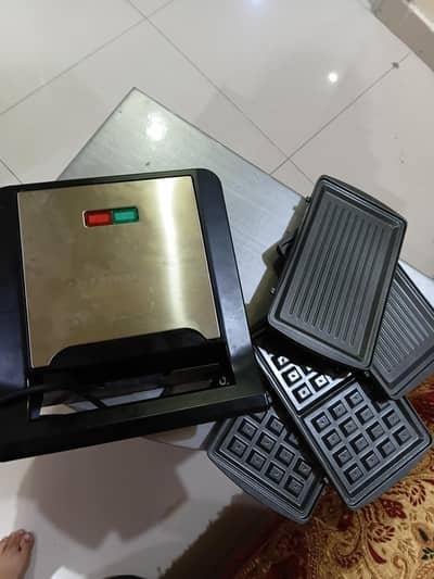 westpoint 3 in 1 sandwich maker, waffles and  grilled.