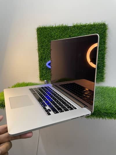 Apple MacBook pro 2015 15 inch /- 03461809478