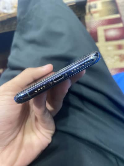 I phone 11 pro max maine phone chnge kr lya hai just is lye sell kr rh