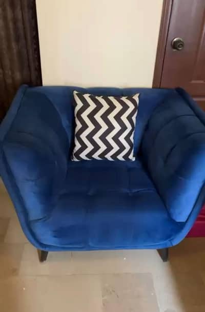 blue sofa 3+1+1need and clean condition.