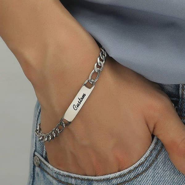 Unisex Stainless Steel Customized Bracelet – Name/Date/ eyes Engraving chain breslet for boys and girls and all Soo couples with in low rates and customer favorite colors . 3 colors available golden silver balck