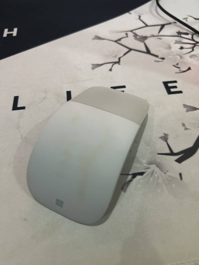 Microsoft Surface Arc Mouse 1