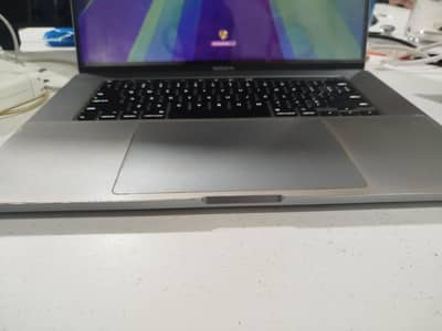 MacBook Pro 2019 CTO – 32GB RAM | 512GB SSD | AMD 4GB Graphics