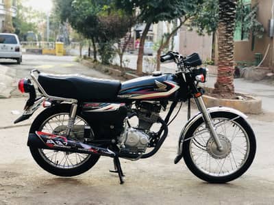 Honda CG-125 (Model 2015) Lush Condition