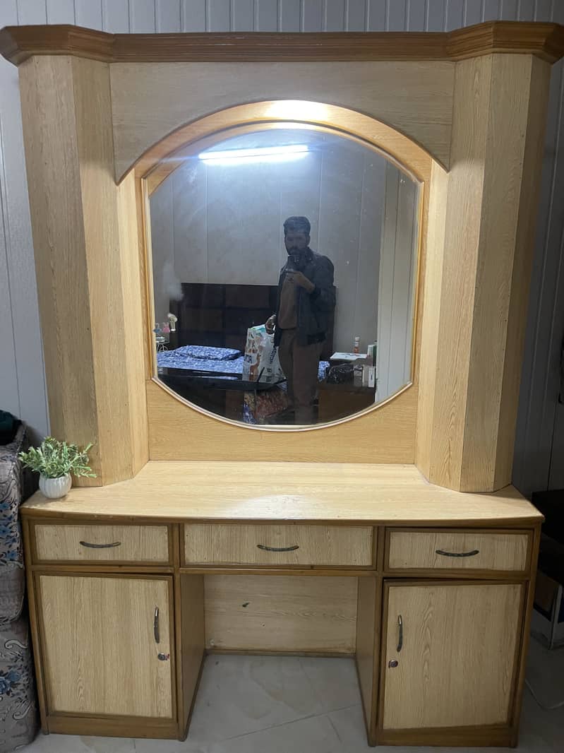 Dressing Table with light installed 0