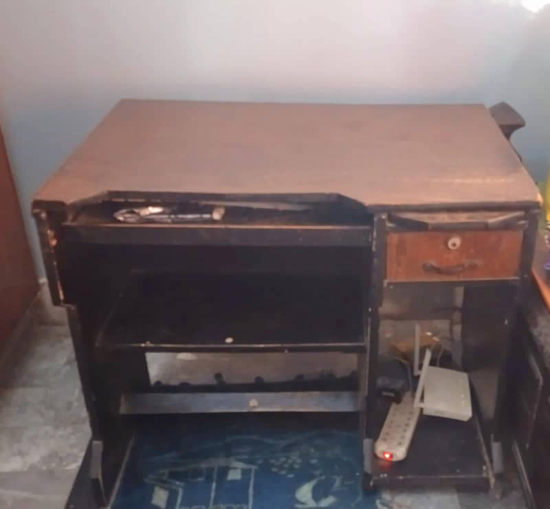 Sofa Set 321 & computer Tabble 3