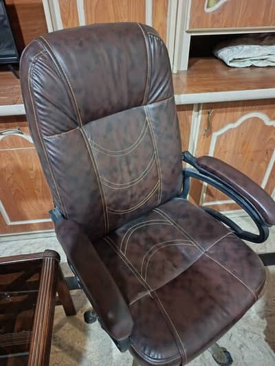 Office chair and Table