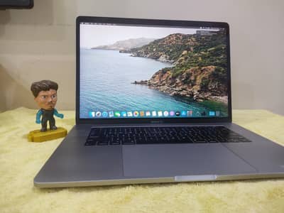 MacBook pro 2018 15.4" (03194959121)