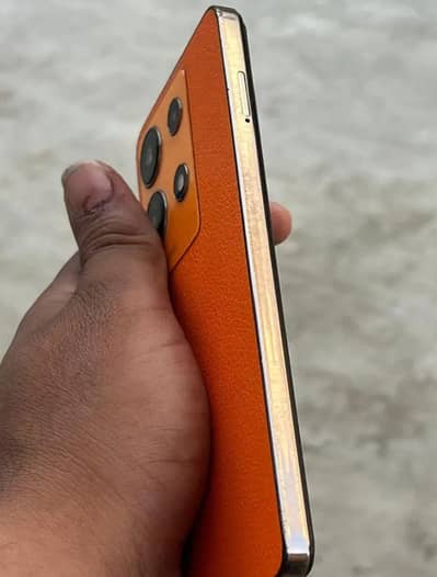 Complte Box With charger and 10/10 condition