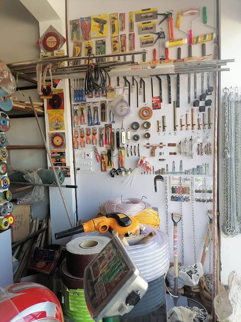 ایک چلتا ہوا ہارڈویئر کا منافع بخش کاروبار فروخت کے لیے دستیاب ہے 3