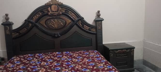 deco paint. bad and dressing table