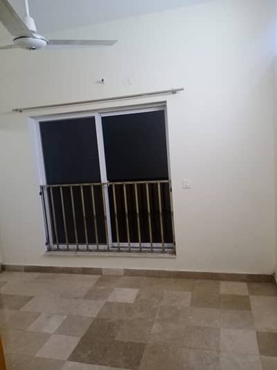 3 Marla 4 Story Building Boys Hostel Running Rent 140K Near UMT Block D Johar Town For Sale