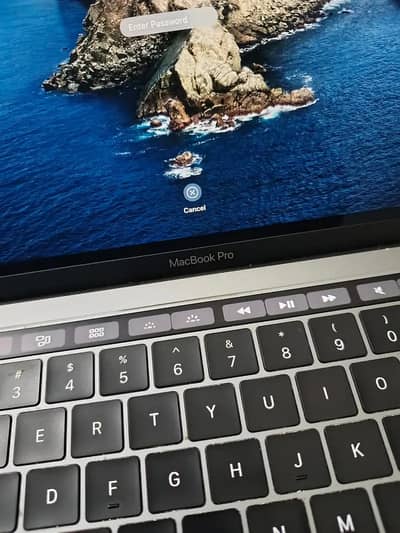 MacBook Pro 2017 Touch Bar 16/256GB SSD