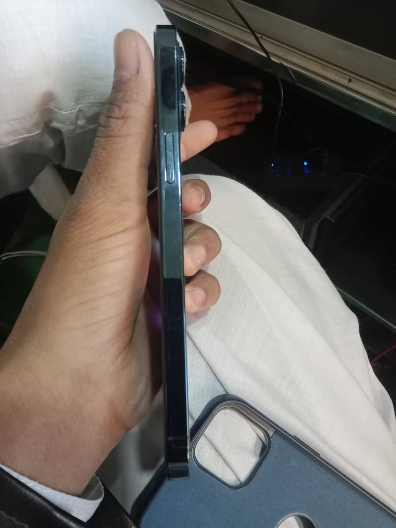 iPhone 12  Pro Max 0