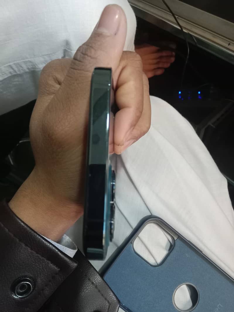 iPhone 12  Pro Max 6