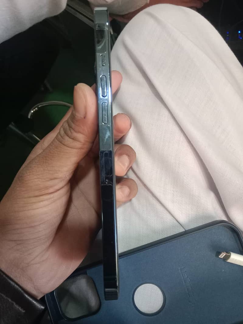 iPhone 12  Pro Max 7