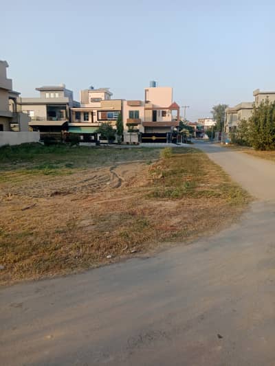 TIP PH2 9 MARLA CORNER FACING PARK PLOT FOR SALE / CHEAPEST PRICE PLOT FOR SALE IN TIP PH2/ LAHORE PROPERTY FOR SALE