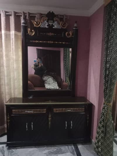 Dressing hai bilkul sahi hai ik sal use howa hai