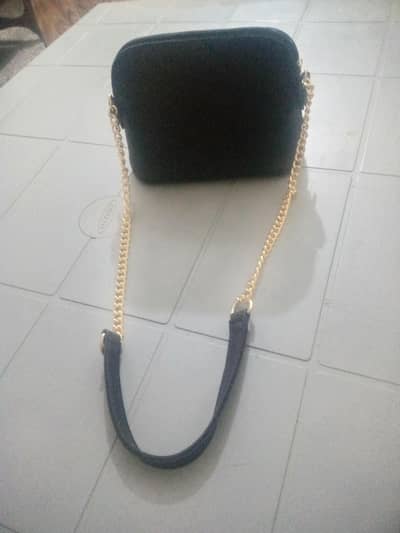 black color shoulder bag
