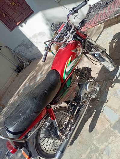 Honda CD 70 pakka 22 model total genuine urgent for sale 03280605356