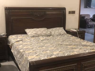 bed and wardrobe for sell in good condition