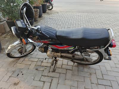 Honda 70 Black Colour for sale total genuine.