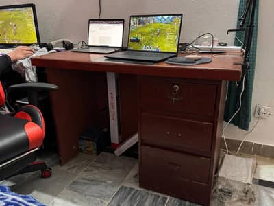Wooden Computer Table / Office Desk / Study Table - Used