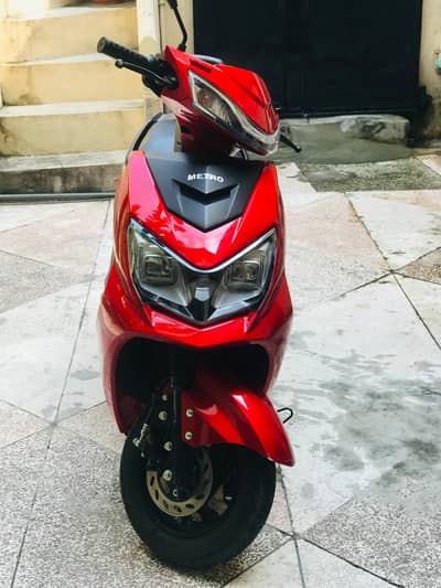 Metro |  2024  |  Electric Scooter – Stylish Red | Excellent Condition