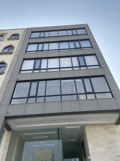 4 Marla Commercial Building For Rent |Basement + Ground Floor + Mezzanine  Parking Facing | Ideal For Caf, Furniture Retail &Amp; Corporate Offices