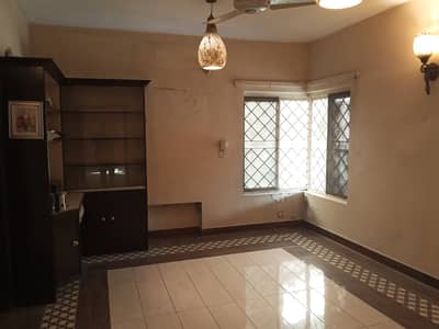 1Kanal W Block Beautiful House For Sale DHA Phase 3 Prime located