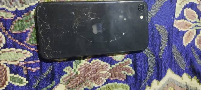 Apple iPhone SE only back broken and 77 battery health original screen