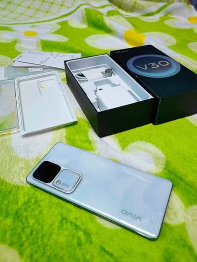 vivo v30 12 GB RAM 256 GB memory 0310/2718/385