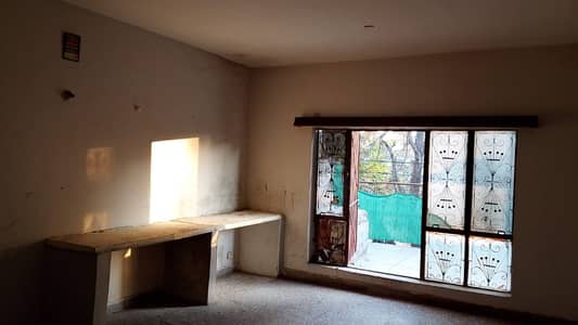 7 MARLA DEMOLISH HOUSE FOR SALE (PARK FACE)