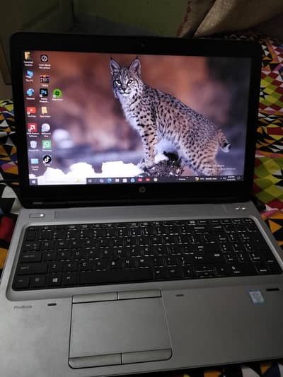 HP i5 6 gen 2gb AMD GPU 8 gb ram 352gb disk space