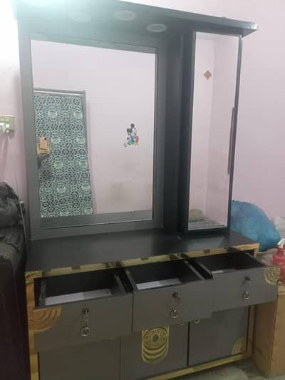 Modern Wooden Dressing Table  with Mirror and Drawers