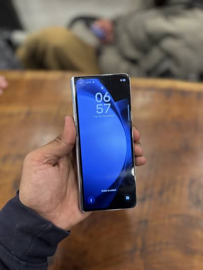 Samsung z Fold 5 12/512gb Non Pta , Full Sim Time  4 months UK model.
