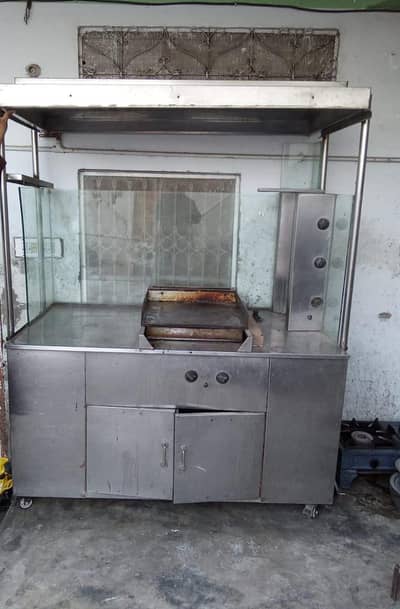 burger shawarma counter