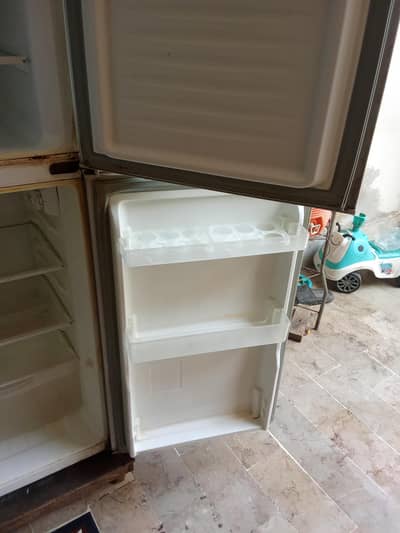 small size fridge hai hair company ka bilkul ok hai silver coular main