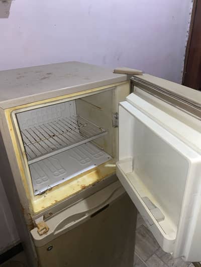 Dawlance Fridge Medium size