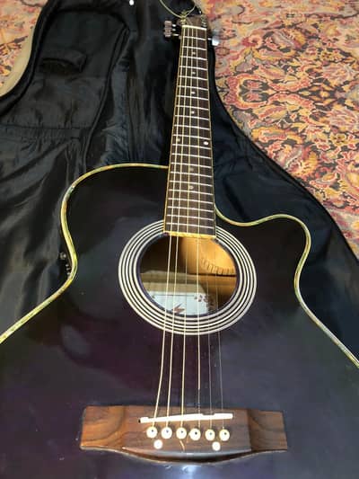 semi acoustic guitar condition 10/9 for sell. .