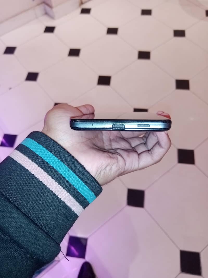 Aquos basic 5g 4/64 0