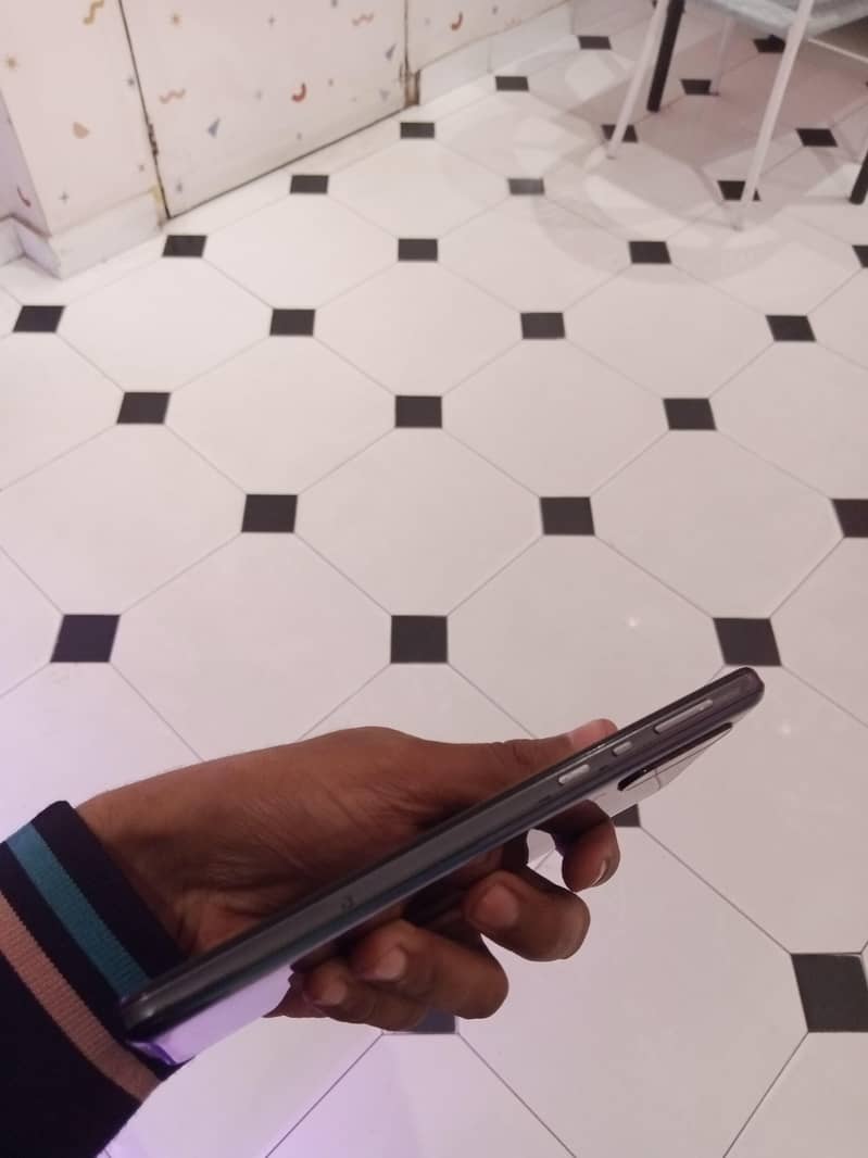 Aquos basic 5g 4/64 1