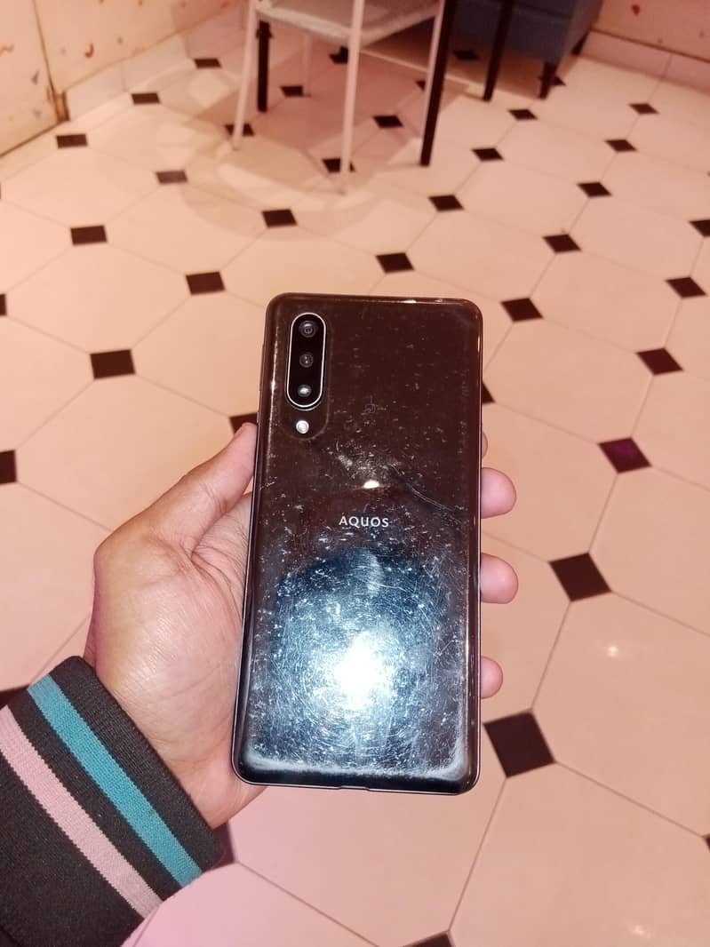 Aquos basic 5g 4/64 3
