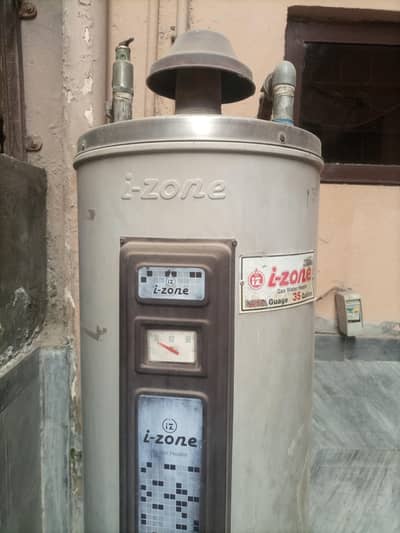 IZone geyser 35 gallon electric used working 20 k only