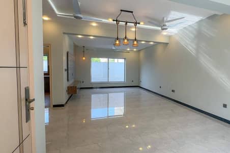 Gulshan-E-Iqbal Block 9 Back Urdu Science Collage Bungalow 5 Bedrooms Drawing Dinning Lounge Kitchen With Garden 3 Car Parking Extremely Neat And Clean