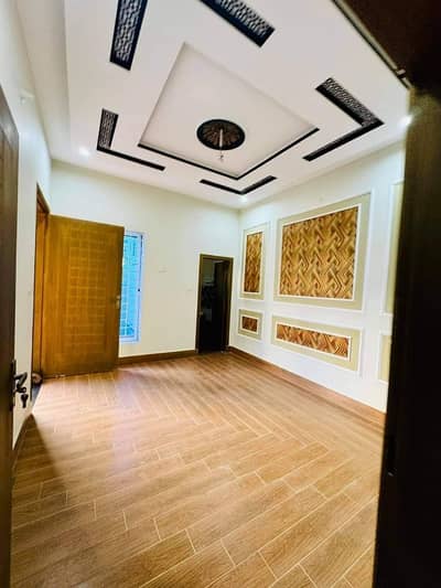 250 Yard Bungalow 4 Bedrooms Drawing Lounge Kitchen Extremely Neat And Clean Ranovated Bungalow Beautiful Location