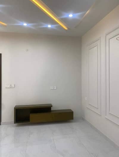 kda Officers Society National Stadium Bungalow 4 Bedrooms Drawing Dinning Lounge Kitchen Reasonable Rent