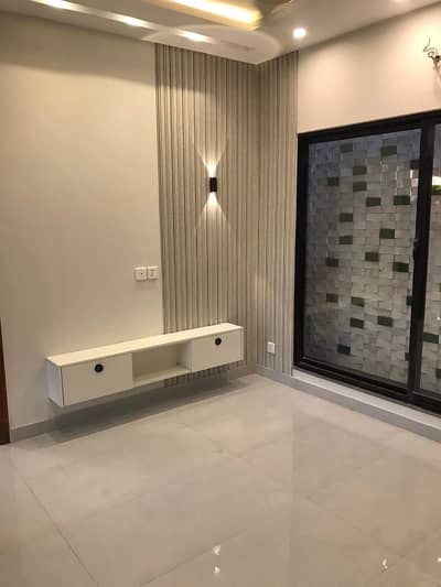 240 Yard upper Portion 3 Bed DD Lounge Kitchen Top Class Location Back National Stadium AOHS