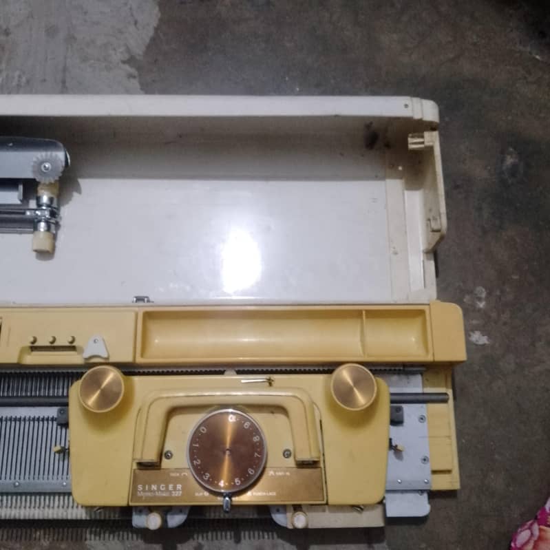 knitting machine 2