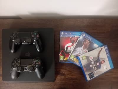 PS4 SLIM WITH 2 CONTROLLERS AND GAMES